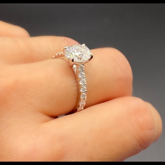 2.48ct moissanite ring with certificate - Picture 4 of 12